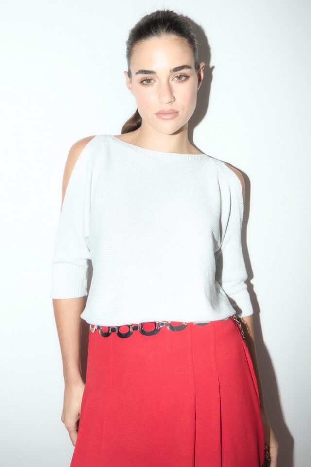 Sweater lurex hombros descubiertos plateado