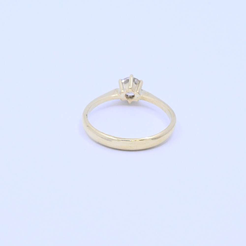 Anillo solitario oro 18k con brillante engarce 6 puntas. Anillo solitario oro 18k con brillante engarce 6 puntas.