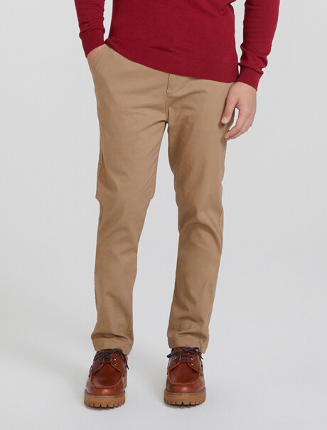 PANTALÓN MODELO CHINO SLIM BEIGE