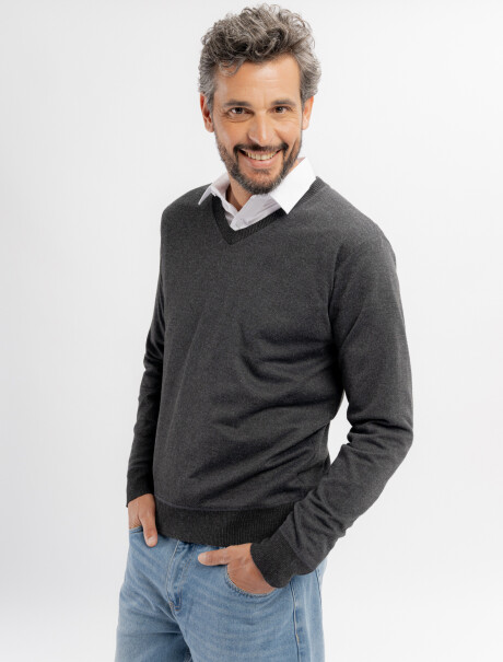 Buzo escote V Cedro grafito