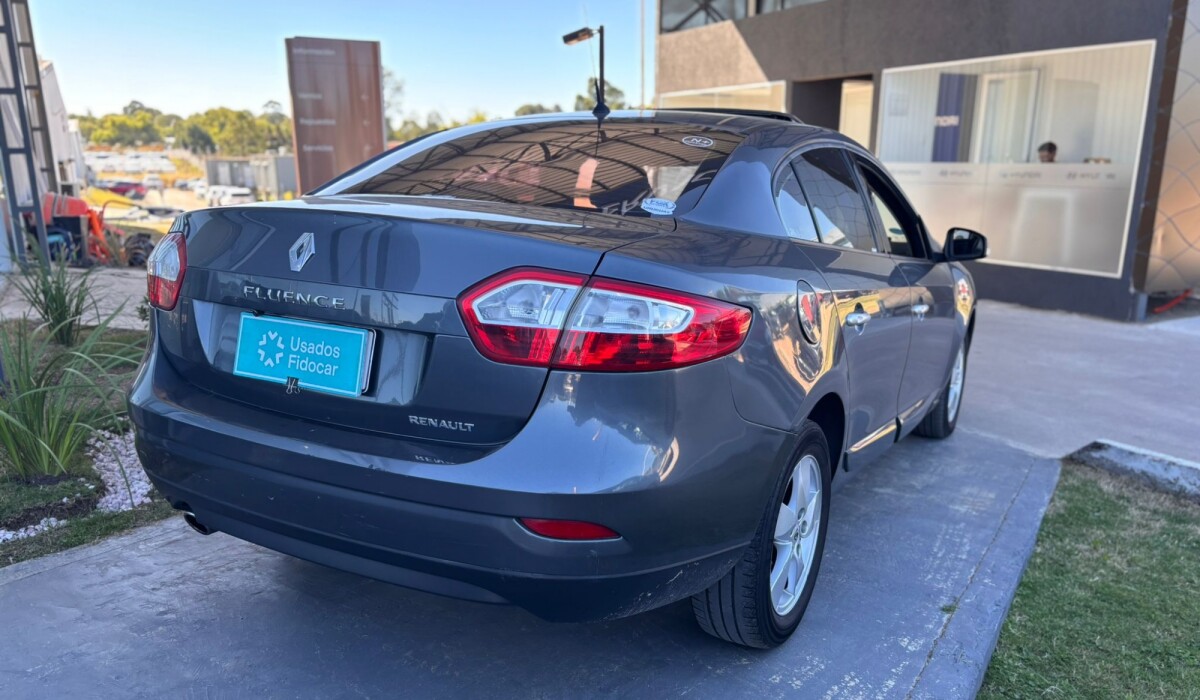 Renault Fluence Dynamique AT - 2011 Renault Fluence Dynamique AT - 2011