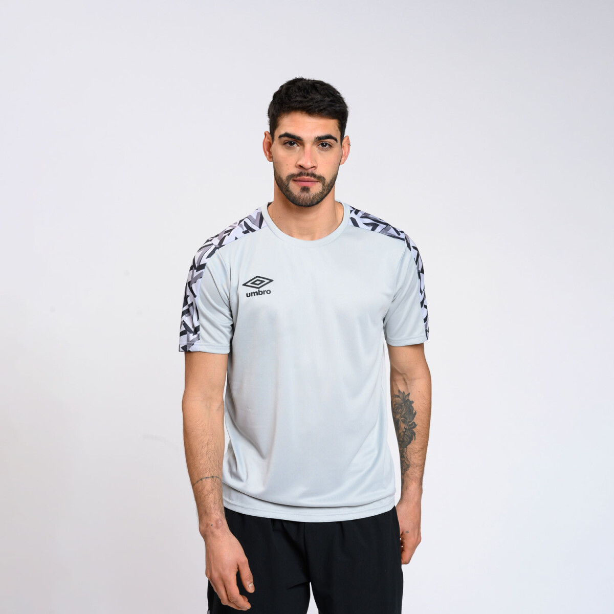 REMERA POLY HOMBRE Umbro Hombre - 005 