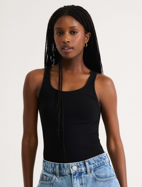 MUSCULOSA BÁSICA EN TELA ACANALADA NEGRO