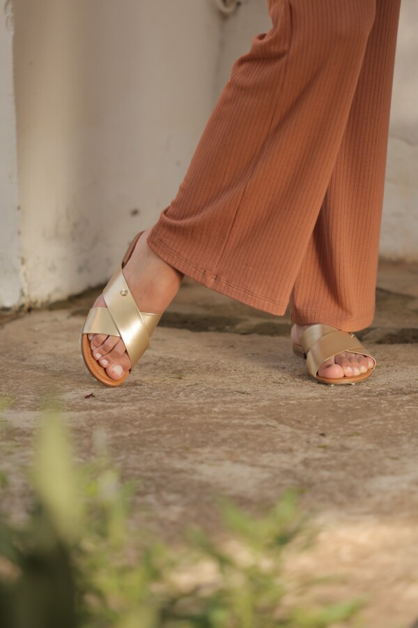 Sandalia Baja. DORADO