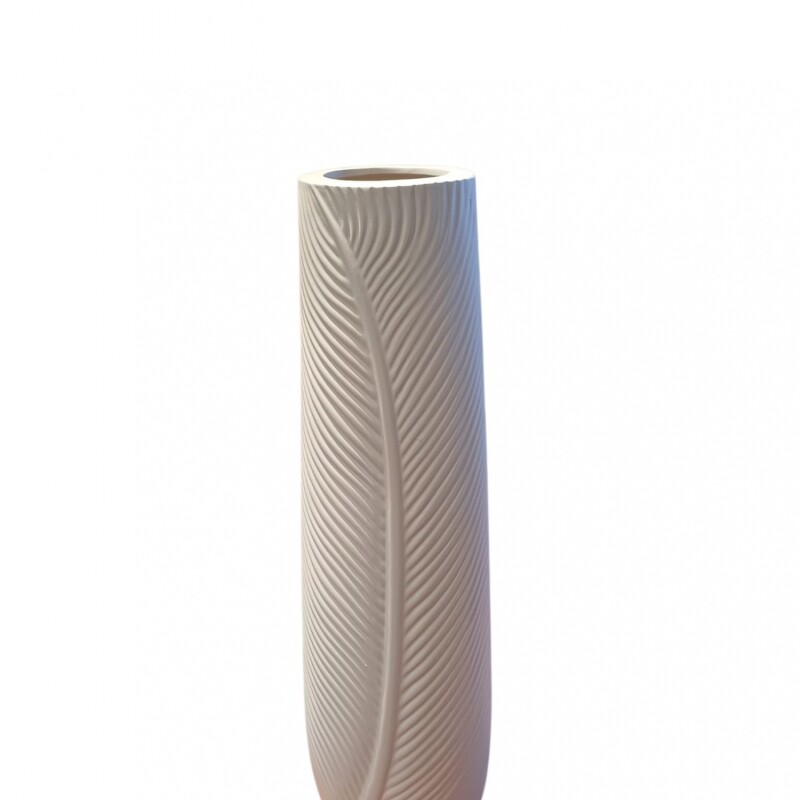 Florero cerámico tallado - blanco mate - Altura: 58 cms Florero cerámico tallado - blanco mate - Altura: 58 cms