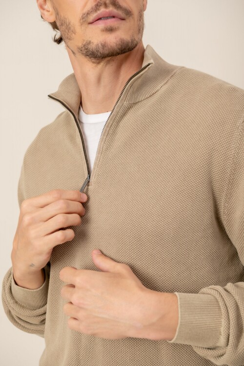 Sweater medio cierre Beige
