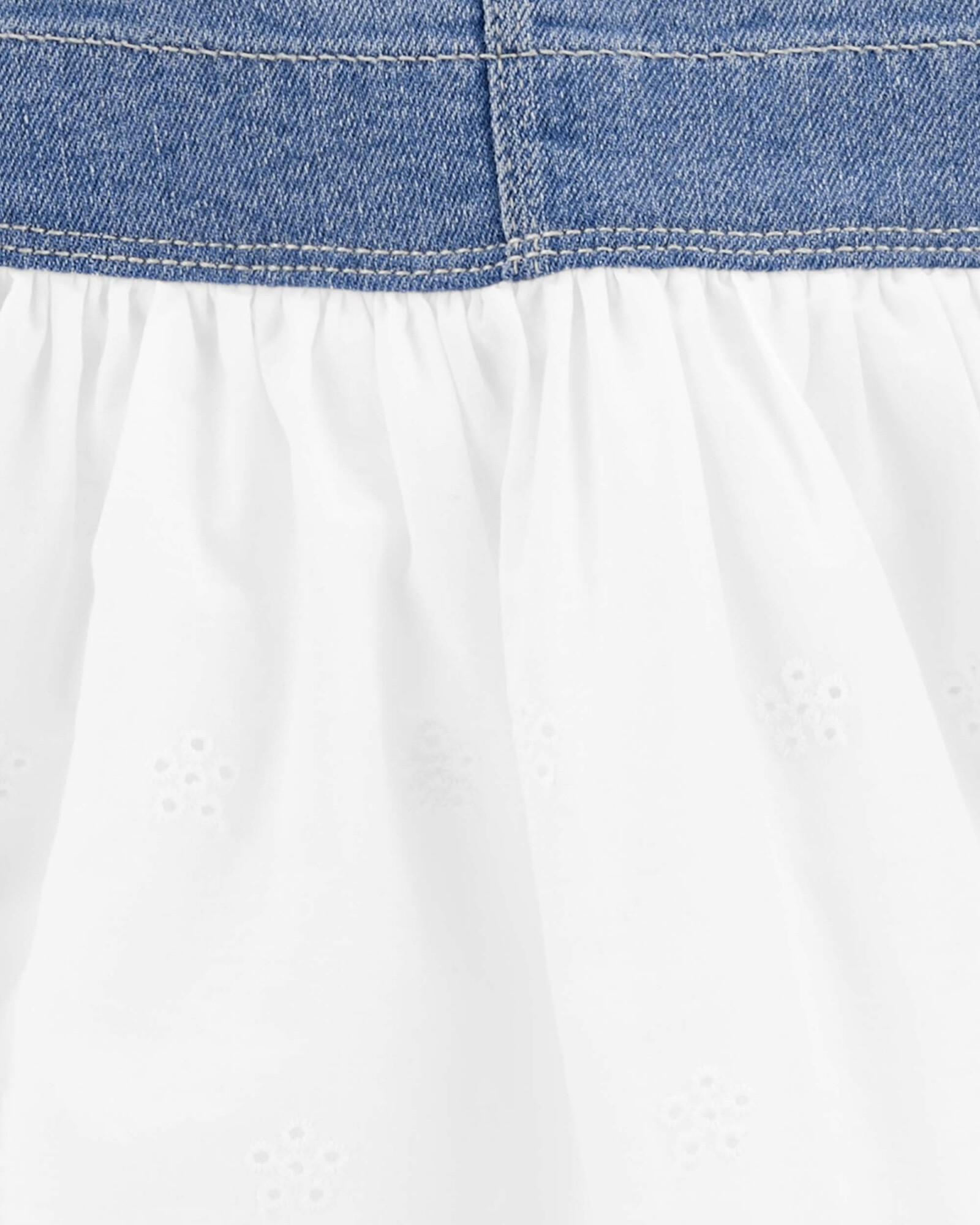 Jumper mixta de jean y falda de algodón con ojales Jumper mixta de jean y falda de algodón con ojales