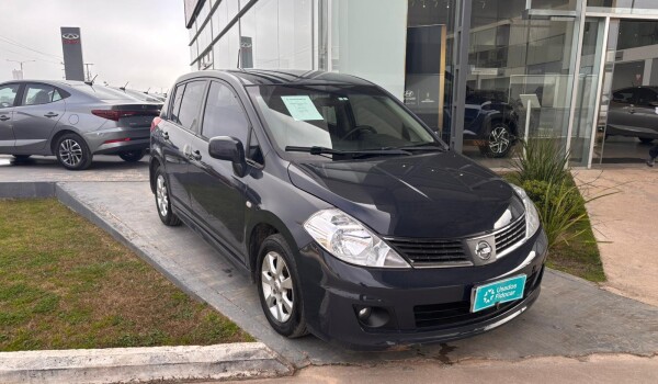 Nissan Tiida Estándar - 2010 Nissan Tiida Estándar - 2010