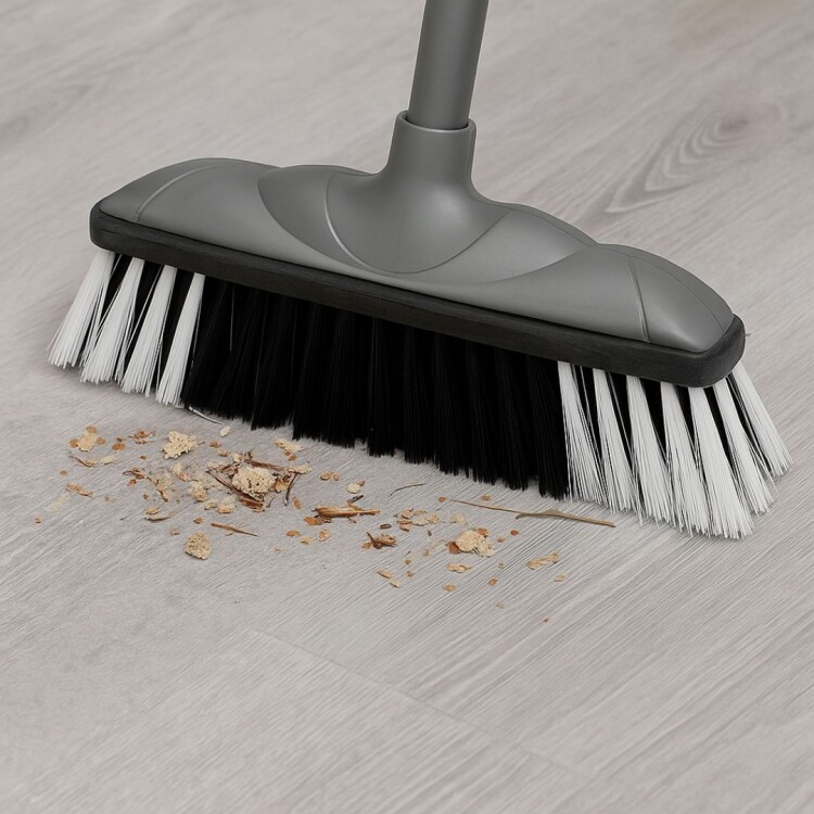 ESCOBA DE PLASTICO CON MANGO FIORY ESCOBA DE PLASTICO CON MANGO FIORY