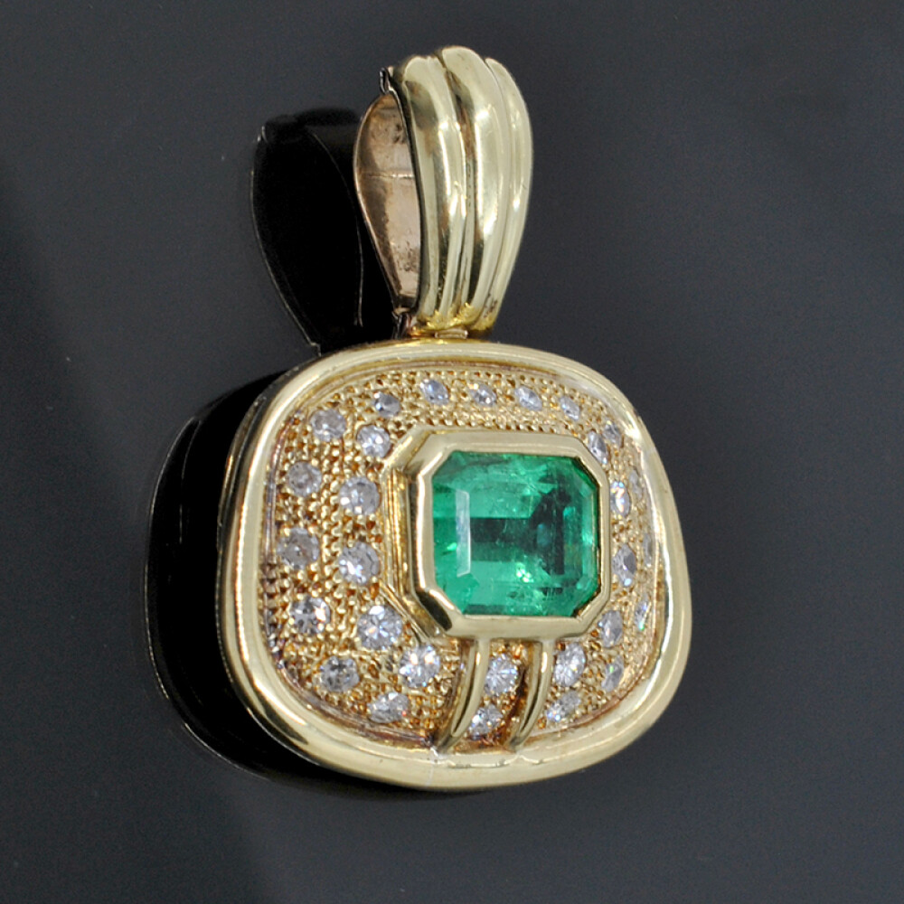 Colgante oro 18k brillantes y esmeralda Colgante oro 18k brillantes y esmeralda