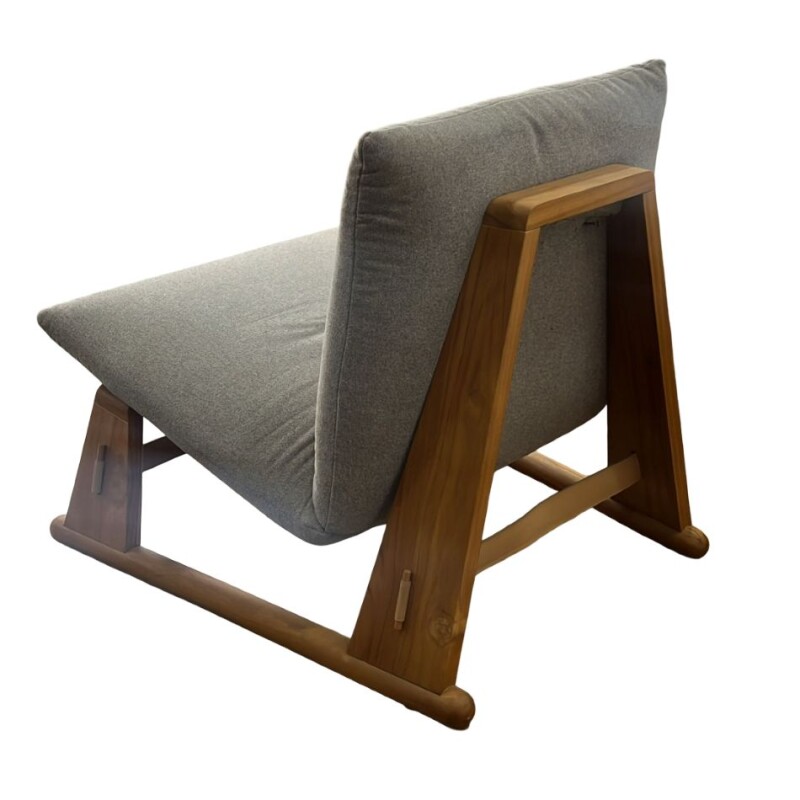 BUTACA SIN BRAZOS EN MADERA y TELA - Producto con detalles BUTACA SIN BRAZOS EN MADERA y TELA - Producto con detalles