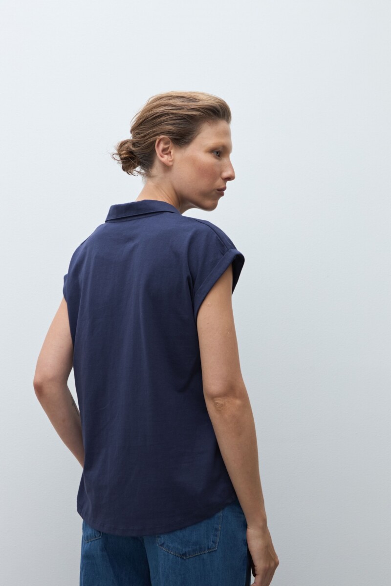 Remera cuello polo azul marino