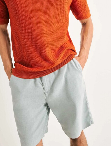 BERMUDA BÁSICA MODELO CHINO VERDE