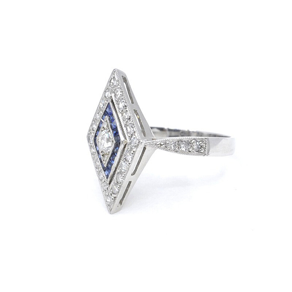 Anillo En Oro 18K, Platino, Brillantes Y Zafiros Sinteticos Anillo En Oro 18K, Platino, Brillantes Y Zafiros Sinteticos