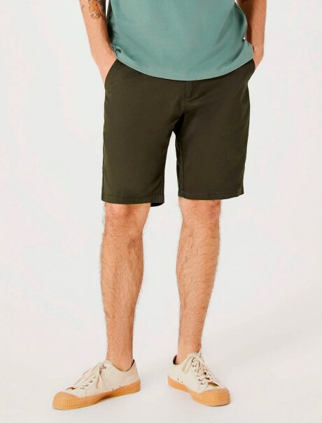 BERMUDA RECTA ESTILO CHINO EN LINO VERDE