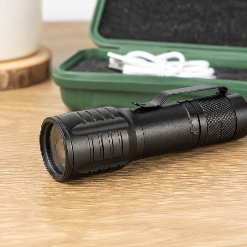 Mini linterna LED con estuche NEGRO