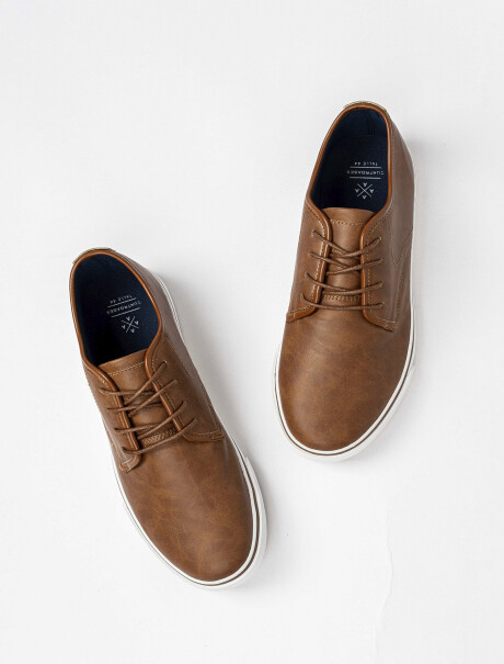 Zapatilla lisa tostado