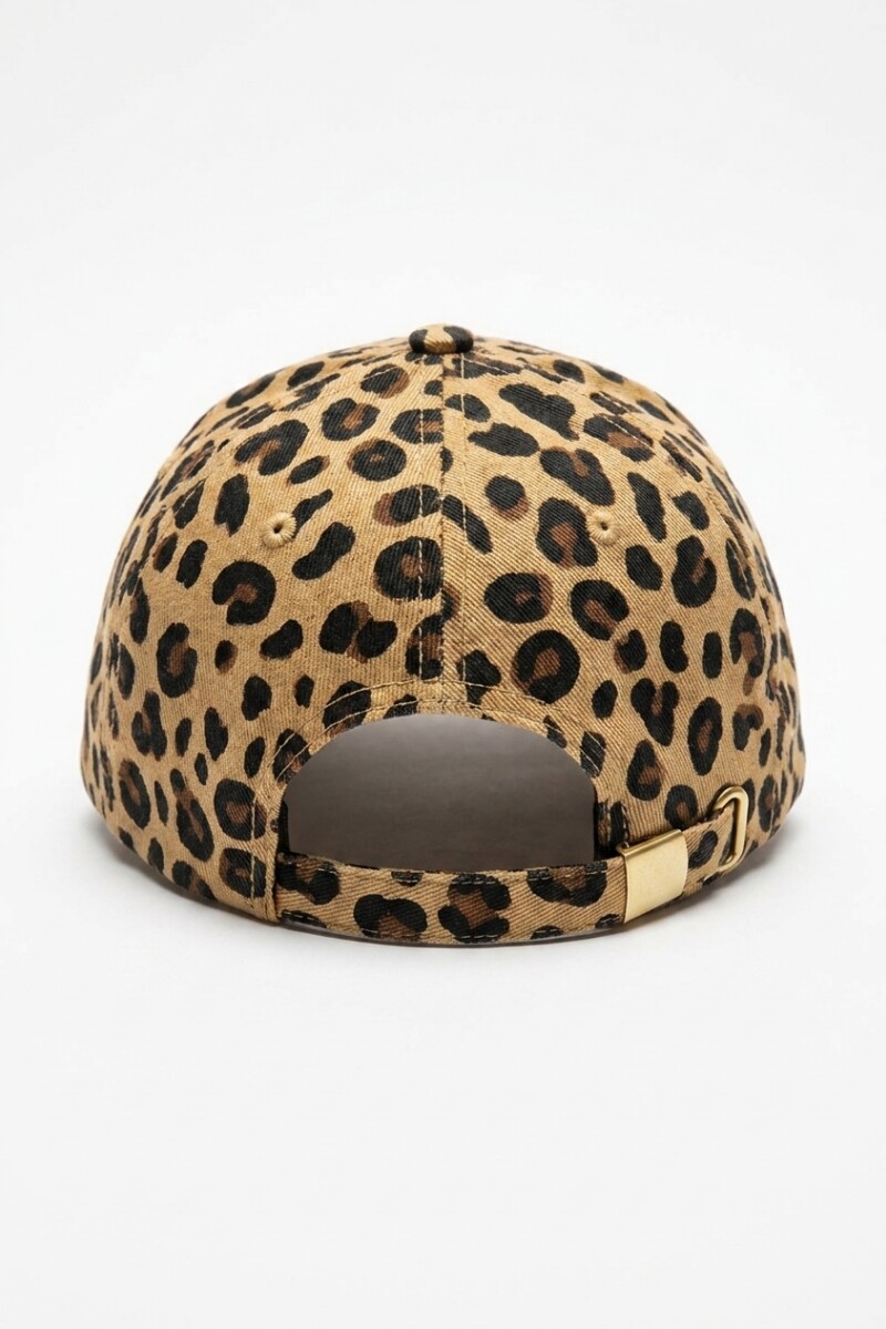 Gorro con estampa animal print beige