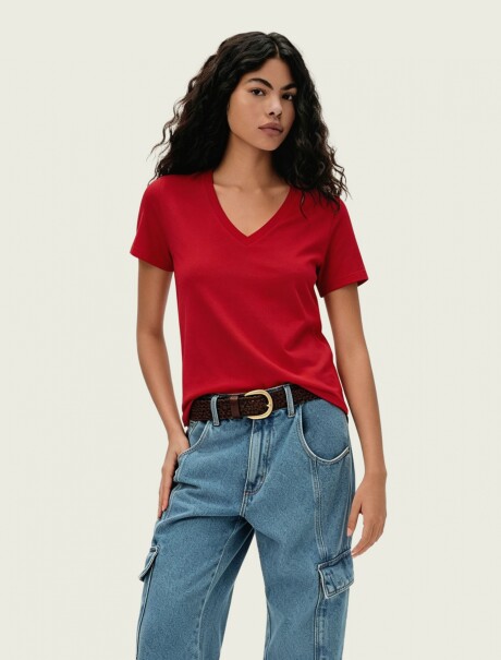 CAMISETA BÁSICA CUELLO EN V ROJO