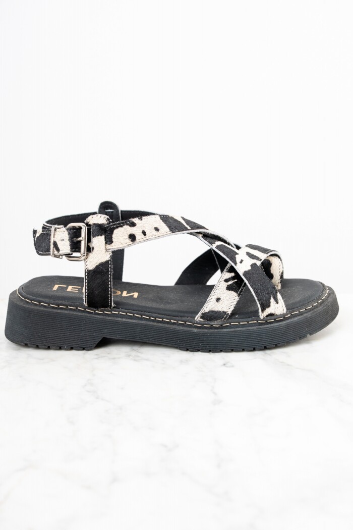 Sandalia Animal Print Cuero Vaca Negro