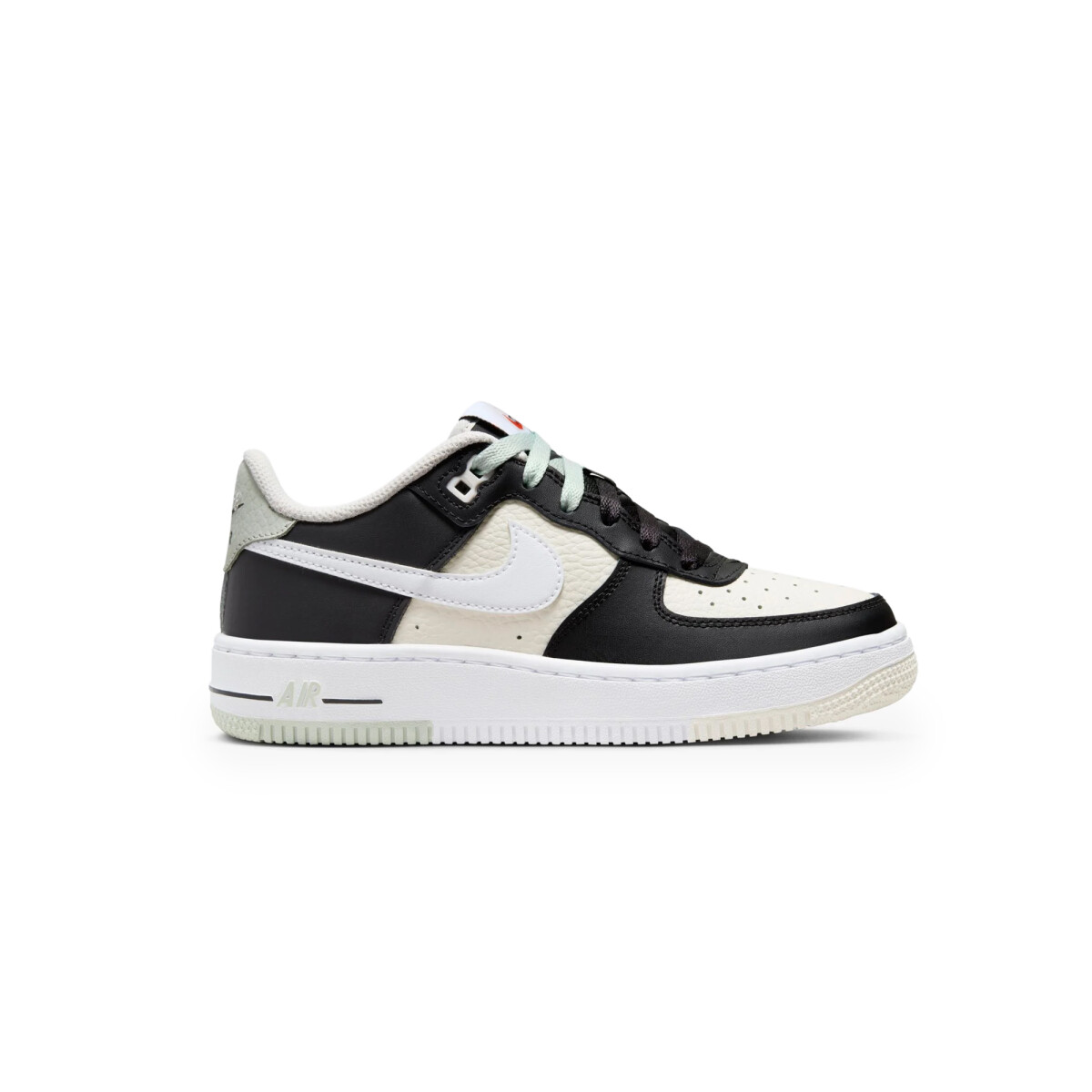 NIKE AIR FORCE 1 LV8 - Black 