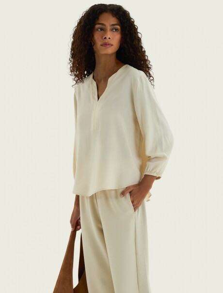 BLUSA DE MANGA TRES CUARTOS EN VISCOSA BEIGE