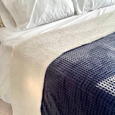 Frazada Soft Reversible C/Corderito 100% Poliéster 200x230cm Frazada Soft Reversible C/Corderito 100% Poliéster 200x230cm