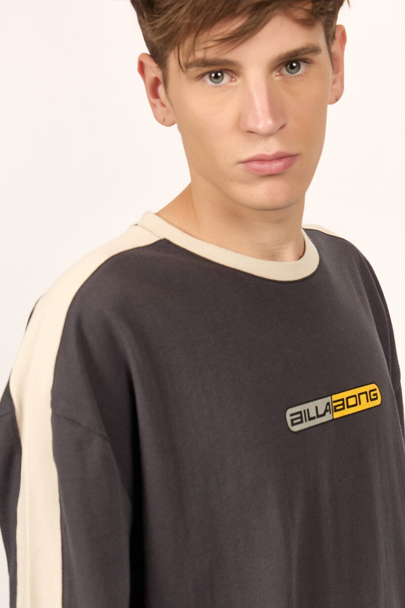 REMERA SPEC ICON OVER TEE J-negro