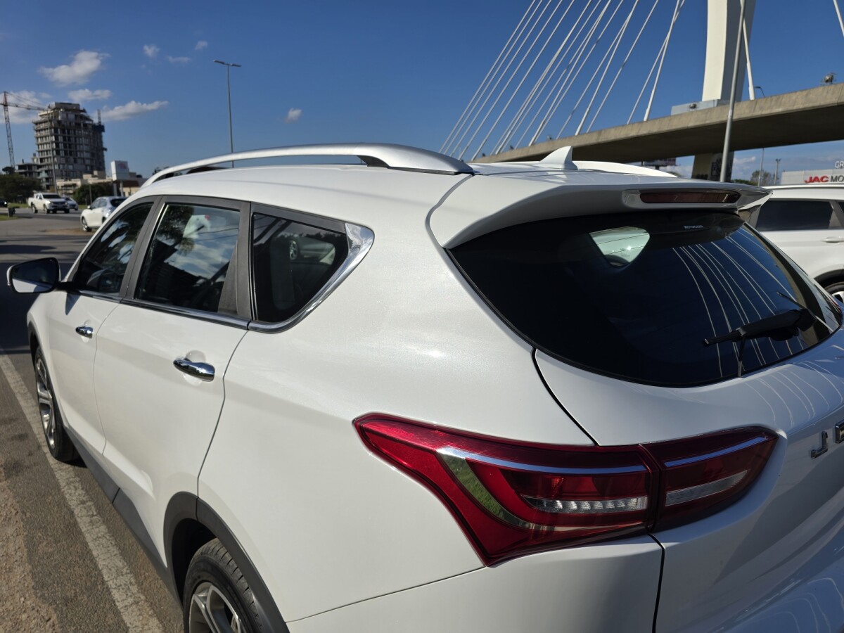 Jetour X70 Luxury 2023 EXCELENTE ESTADO! | Permuta/ Financia Jetour X70 Luxury 2023 EXCELENTE ESTADO! | Permuta/ Financia