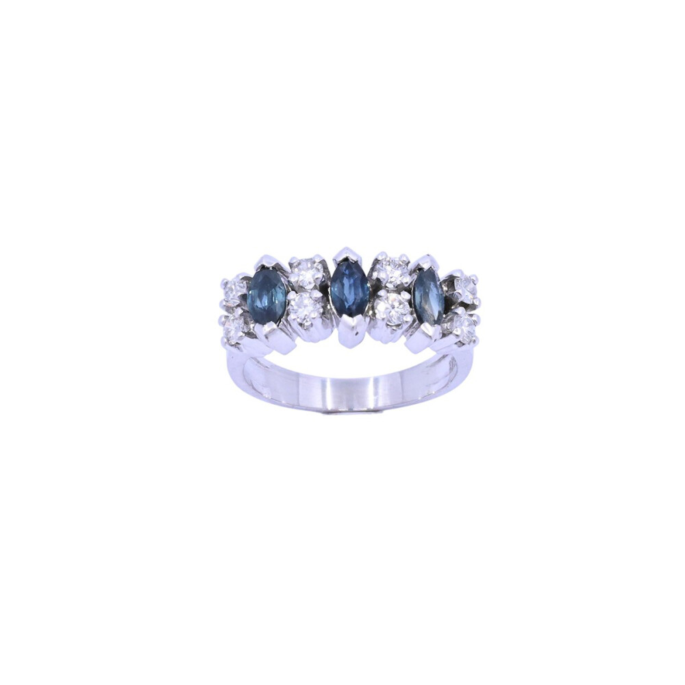 Anillo oro 18k blanco con zafiros navette y brillantes. Anillo oro 18k blanco con zafiros navette y brillantes.