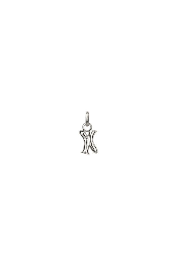 CHARM DE ALEACION DE METALES BAÑADO EN PLATA DE LEY CON FORMA DE LETRA X CON ARGOLLA Charm