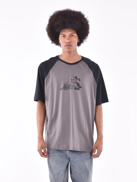 REMERA GOOFY RETRO GRIS OSCURO