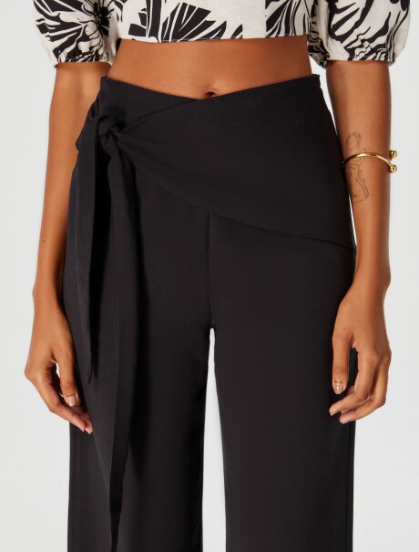 PANTALÓN CON LAZO NEGRO