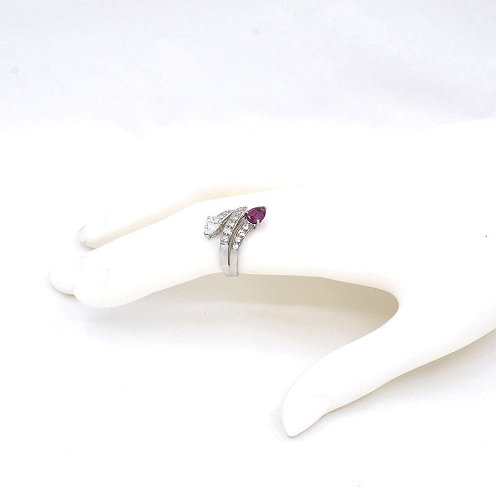 Anillo En Oro 18K Blanco Con Brillantes Y Rubi Anillo En Oro 18K Blanco Con Brillantes Y Rubi
