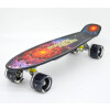 Set de patineta penny estampada y ruedas con luz de 55cm + Set de protección + casco De 6 A 10 años Set de patineta penny estampada y ruedas con luz de 55cm + Set de protección + casco De 6 A 10 años