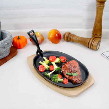 Plancha Grill Oval en Hierro Fundido con Asa Selecta + Tabla De Bamboo Plancha Grill Oval en Hierro Fundido con Asa Selecta + Tabla De Bamboo