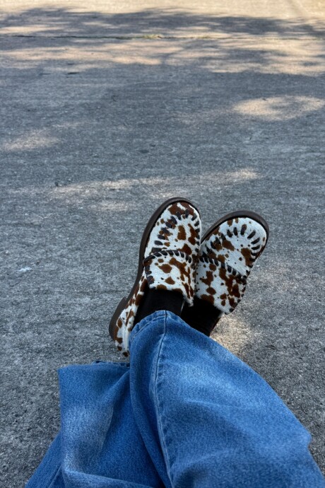 Mocasin Cowhide Chocolate