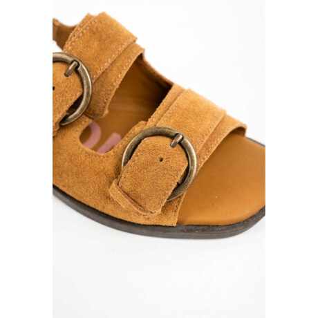 Sandalias Con Hebillas Gamuza Camel