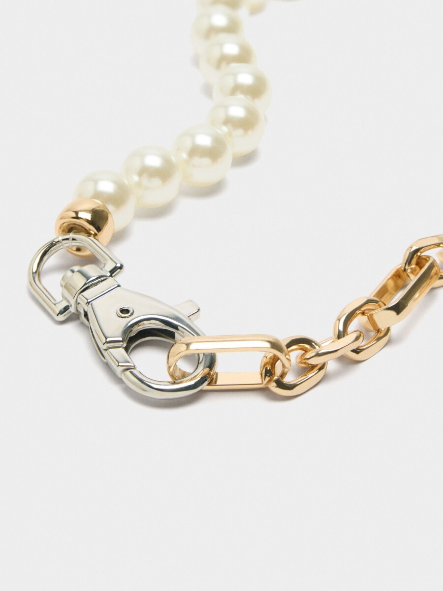 Collar Corto De Eslabones Con Perlas plateado