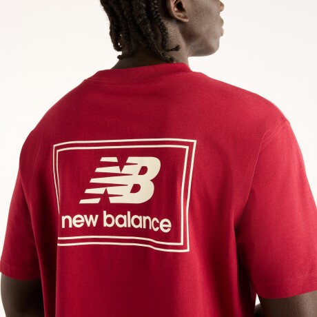 Remera New Balance de Hombre - Woven Label - MT53928PDR RED