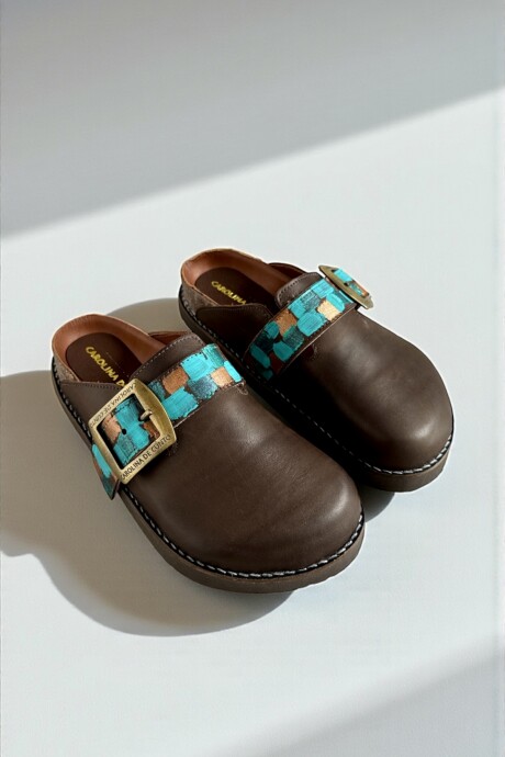 Sandalia SAKI Chocolate Línea Ottenta Con Arte Sandalia SAKI Chocolate Línea Ottenta Con Arte