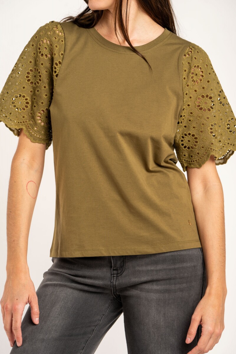 Remera Algodón Peinado Y Calados Oliva