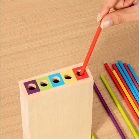 Juego de mesa infantil de madera con palitos y bolas de colores Sc