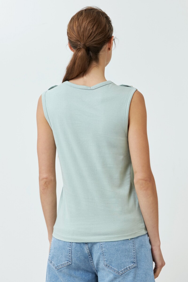 Musculosa con botones en hombros verde agua