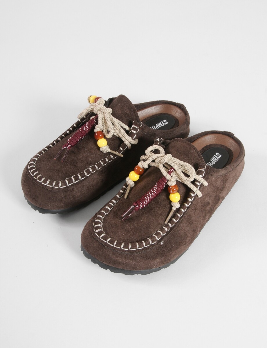 Mocasines con mostacillas - marrón 