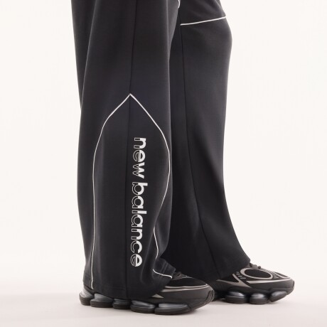 Pantalón New Balance de Hombre - Trackside - MB62053FBK BLACK