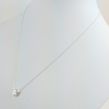 Colgante de plata 925 Corazón con circonia engarzada 7mm, largo de cadena 40cm con alargue. Colgante de plata 925 Corazón con circonia engarzada 7mm, largo de cadena 40cm con alargue.