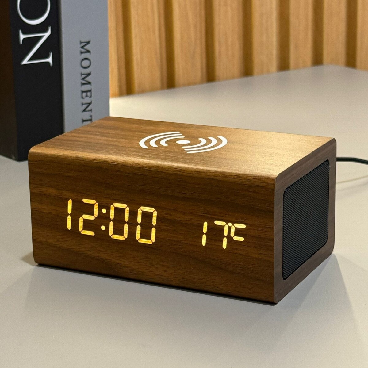 Reloj Despertador Multifuncional con Carga Inalámbrica y Bluetooth 