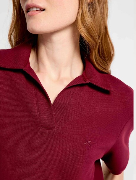 CAMISETA MANGA CORTA CON CUELLO BORDEAUX