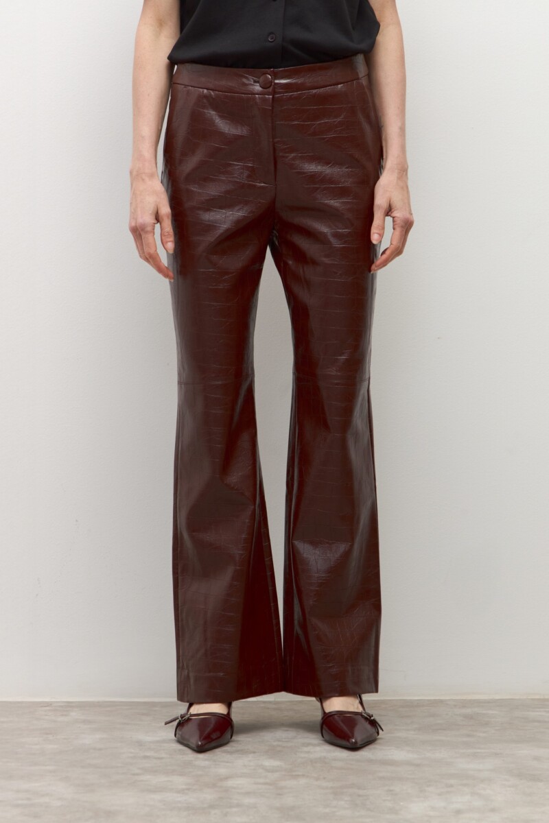 Pantalón crocco eco cuero chocolate